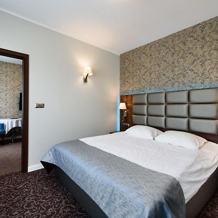 טרזבניצה Hotel Nowy Dwor מראה חיצוני תמונה
