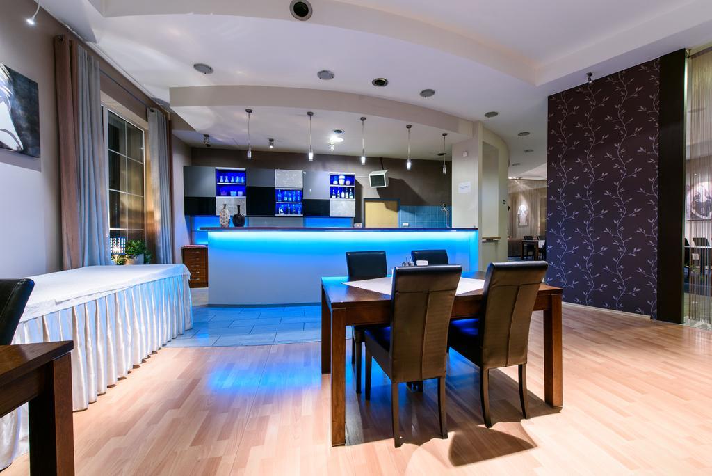טרזבניצה Hotel Nowy Dwor מראה חיצוני תמונה