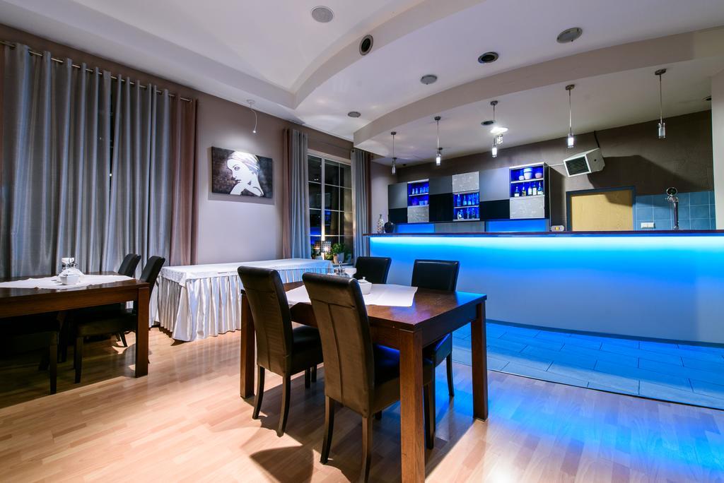 טרזבניצה Hotel Nowy Dwor מראה חיצוני תמונה