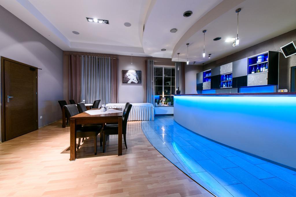 טרזבניצה Hotel Nowy Dwor מראה חיצוני תמונה