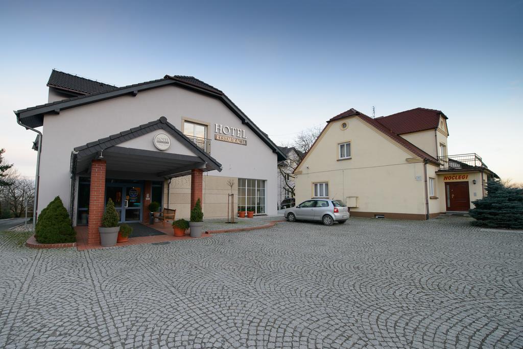 טרזבניצה Hotel Nowy Dwor מראה חיצוני תמונה