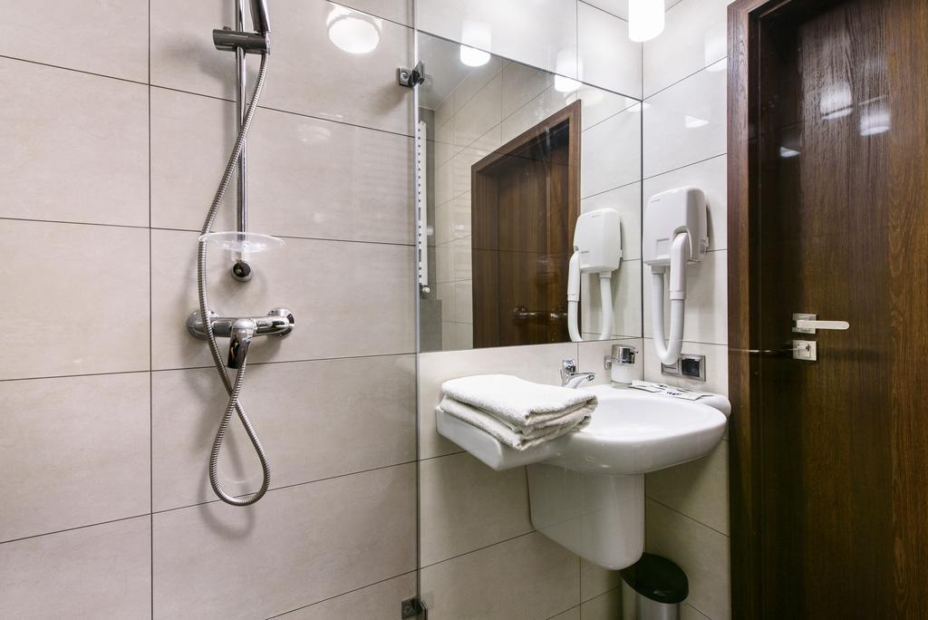טרזבניצה Hotel Nowy Dwor מראה חיצוני תמונה