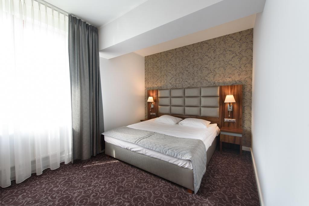 טרזבניצה Hotel Nowy Dwor מראה חיצוני תמונה