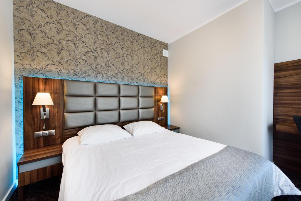 טרזבניצה Hotel Nowy Dwor מראה חיצוני תמונה
