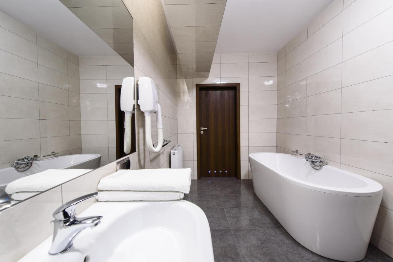 טרזבניצה Hotel Nowy Dwor מראה חיצוני תמונה