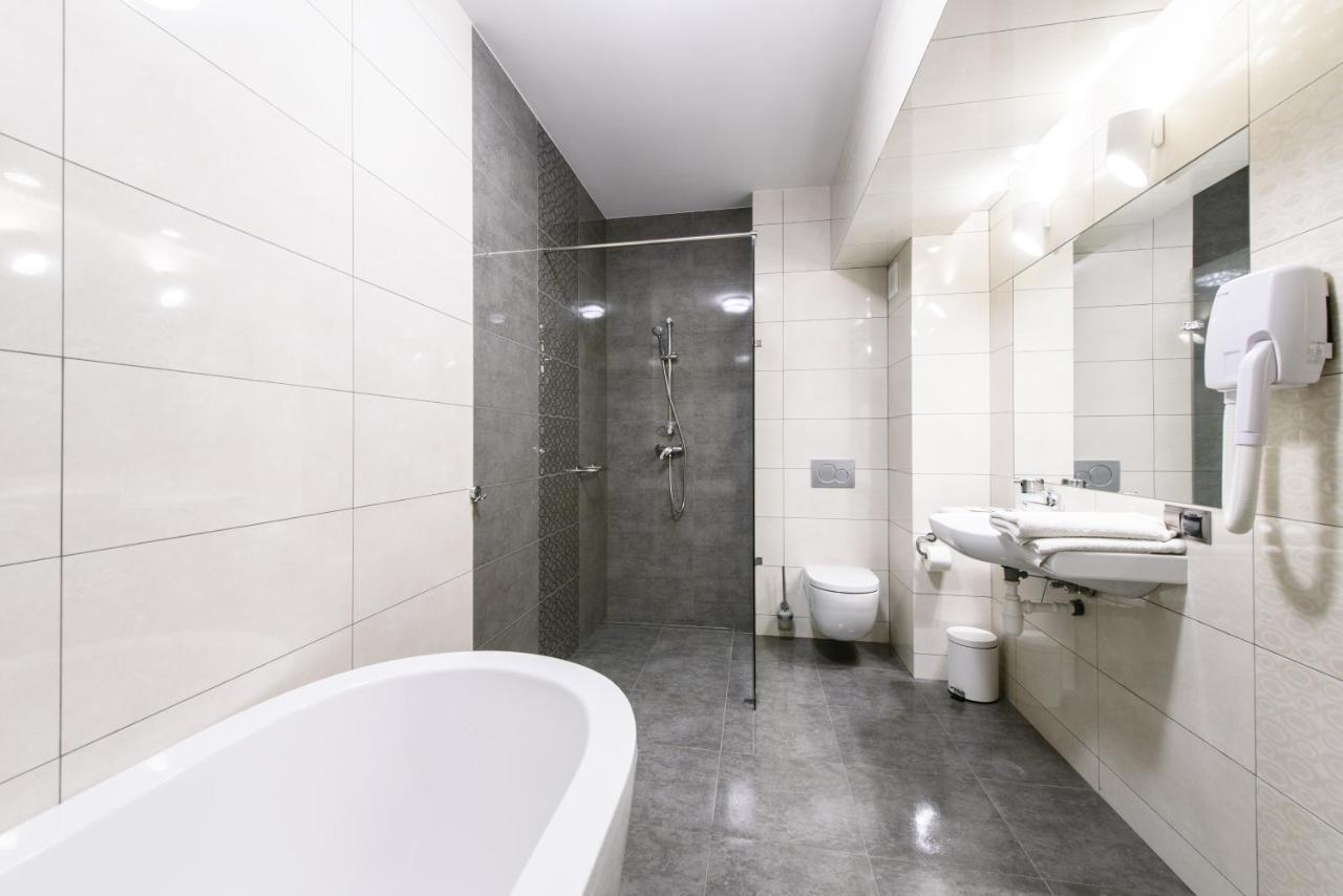 טרזבניצה Hotel Nowy Dwor מראה חיצוני תמונה