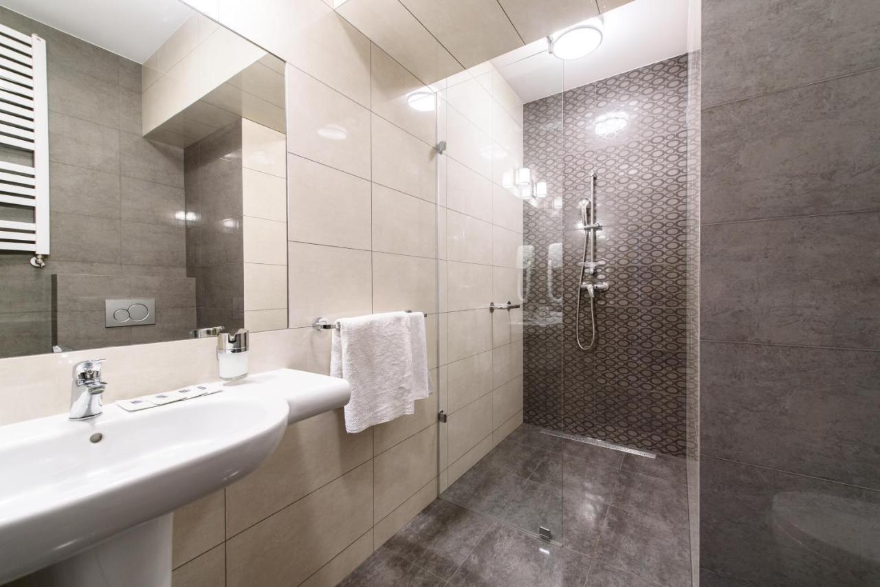 טרזבניצה Hotel Nowy Dwor מראה חיצוני תמונה