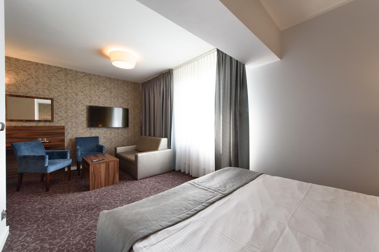 טרזבניצה Hotel Nowy Dwor מראה חיצוני תמונה